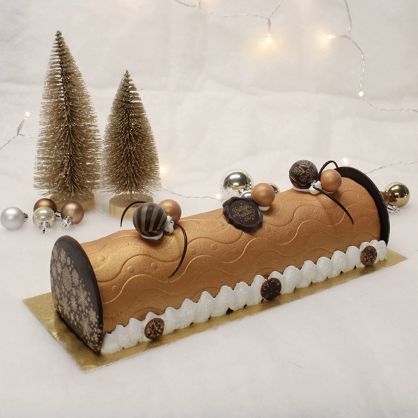 Ijstaart overtrokken met marsepein